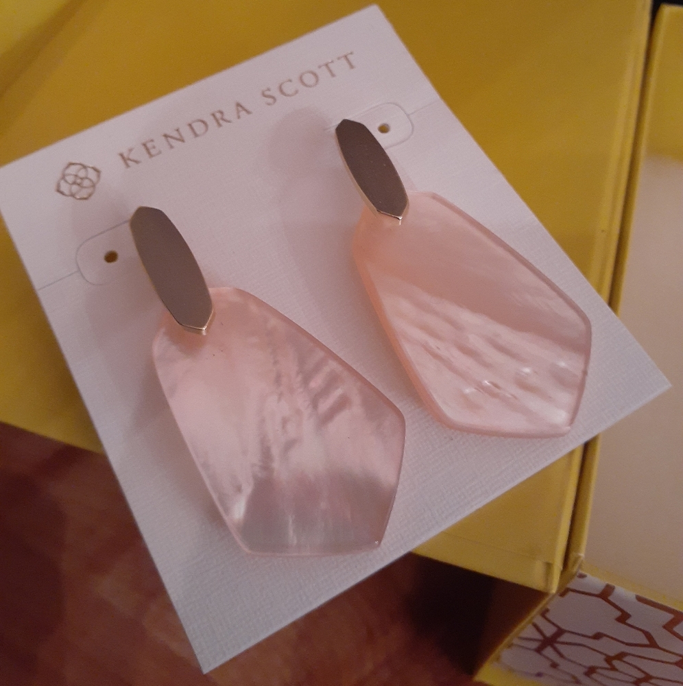 Kendra Scott Drop Earings
